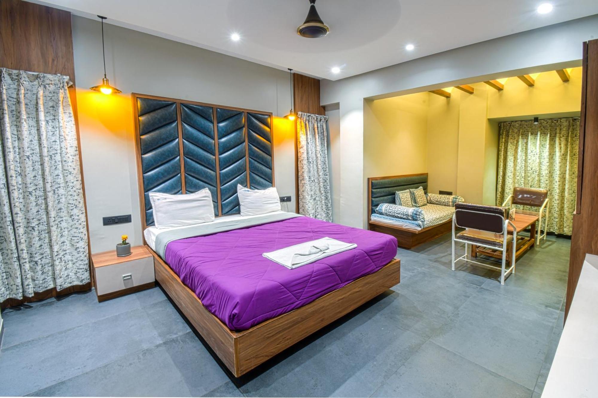 Hotel Vrindavan Deluxe Kolhapur Εξωτερικό φωτογραφία