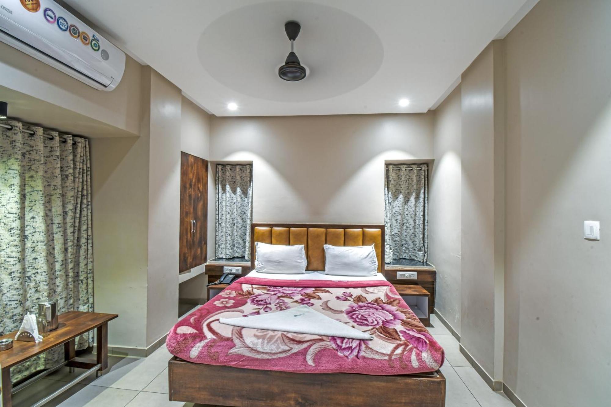 Hotel Vrindavan Deluxe Kolhapur Εξωτερικό φωτογραφία