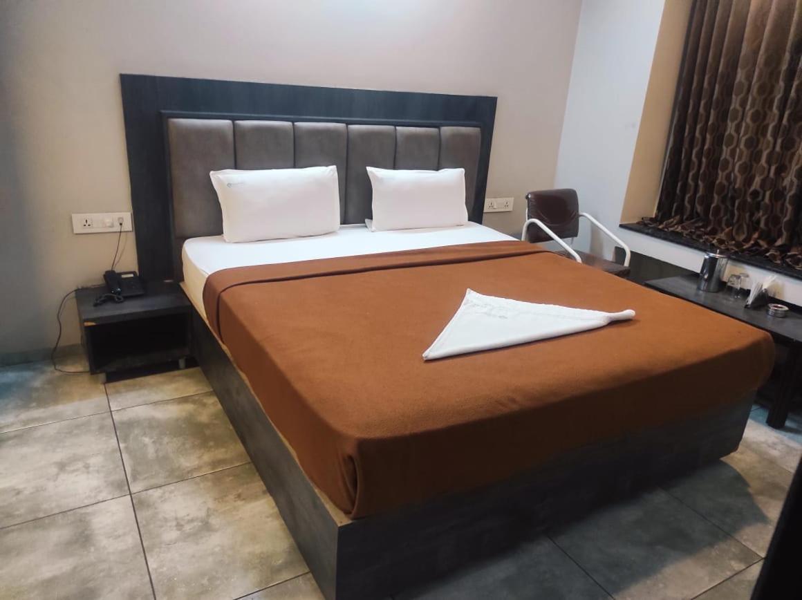 Hotel Vrindavan Deluxe Kolhapur Εξωτερικό φωτογραφία