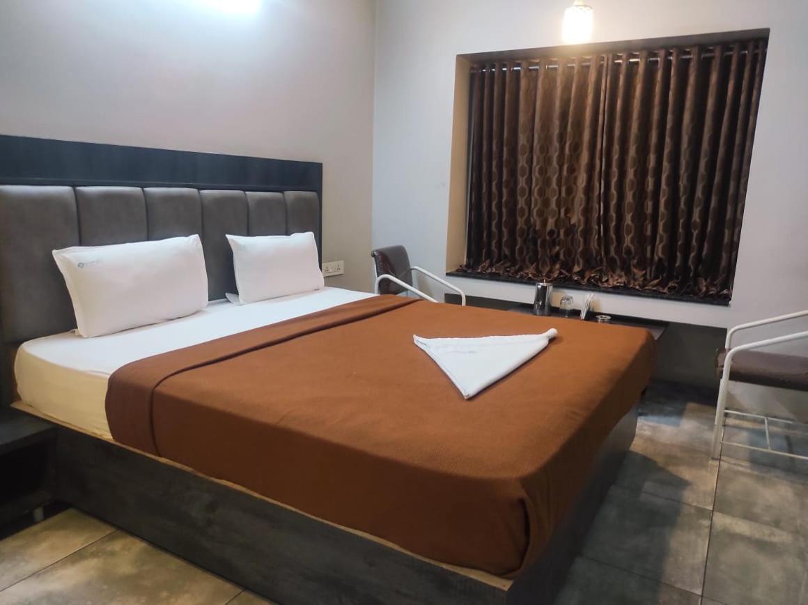 Hotel Vrindavan Deluxe Kolhapur Εξωτερικό φωτογραφία
