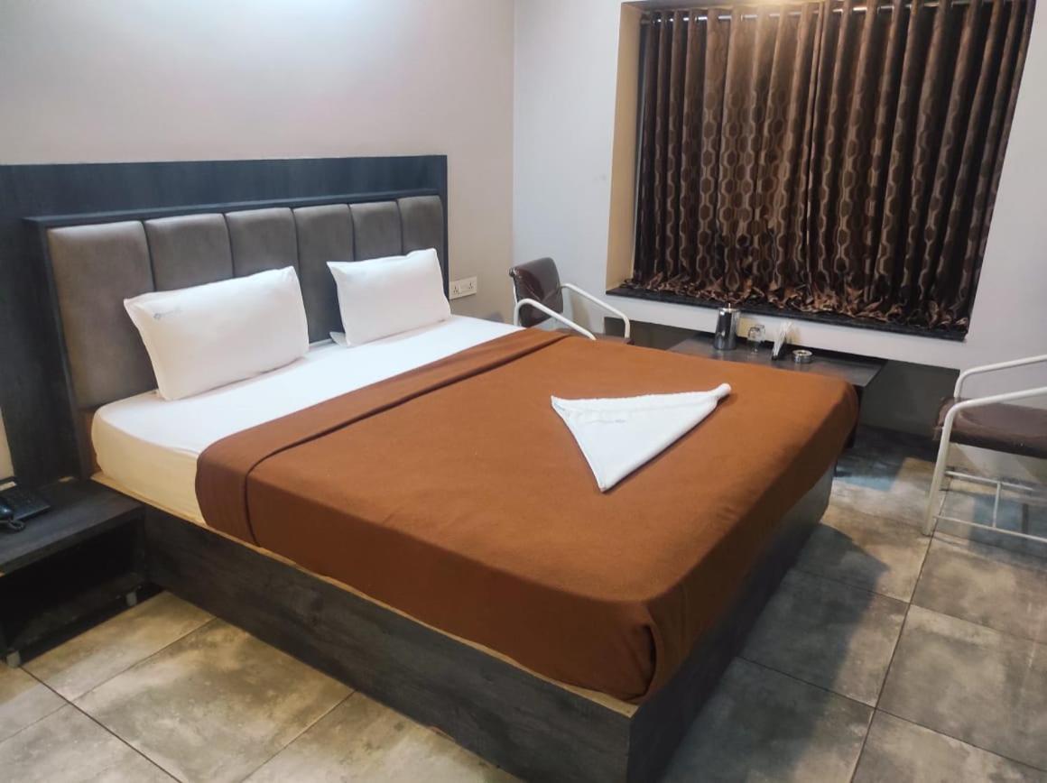 Hotel Vrindavan Deluxe Kolhapur Εξωτερικό φωτογραφία