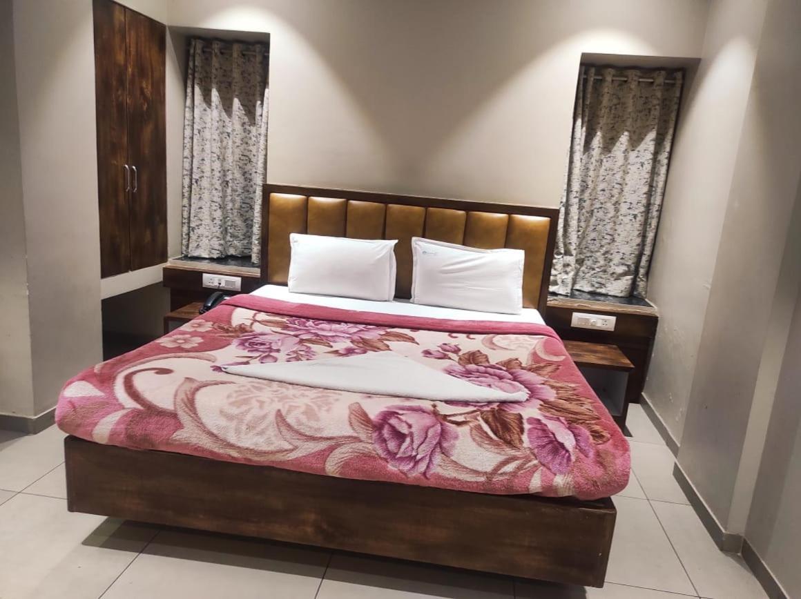 Hotel Vrindavan Deluxe Kolhapur Εξωτερικό φωτογραφία