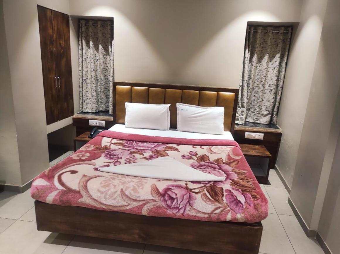 Hotel Vrindavan Deluxe Kolhapur Εξωτερικό φωτογραφία