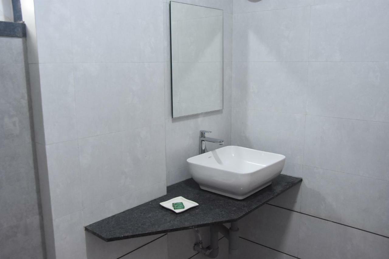 Hotel Vrindavan Deluxe Kolhapur Εξωτερικό φωτογραφία