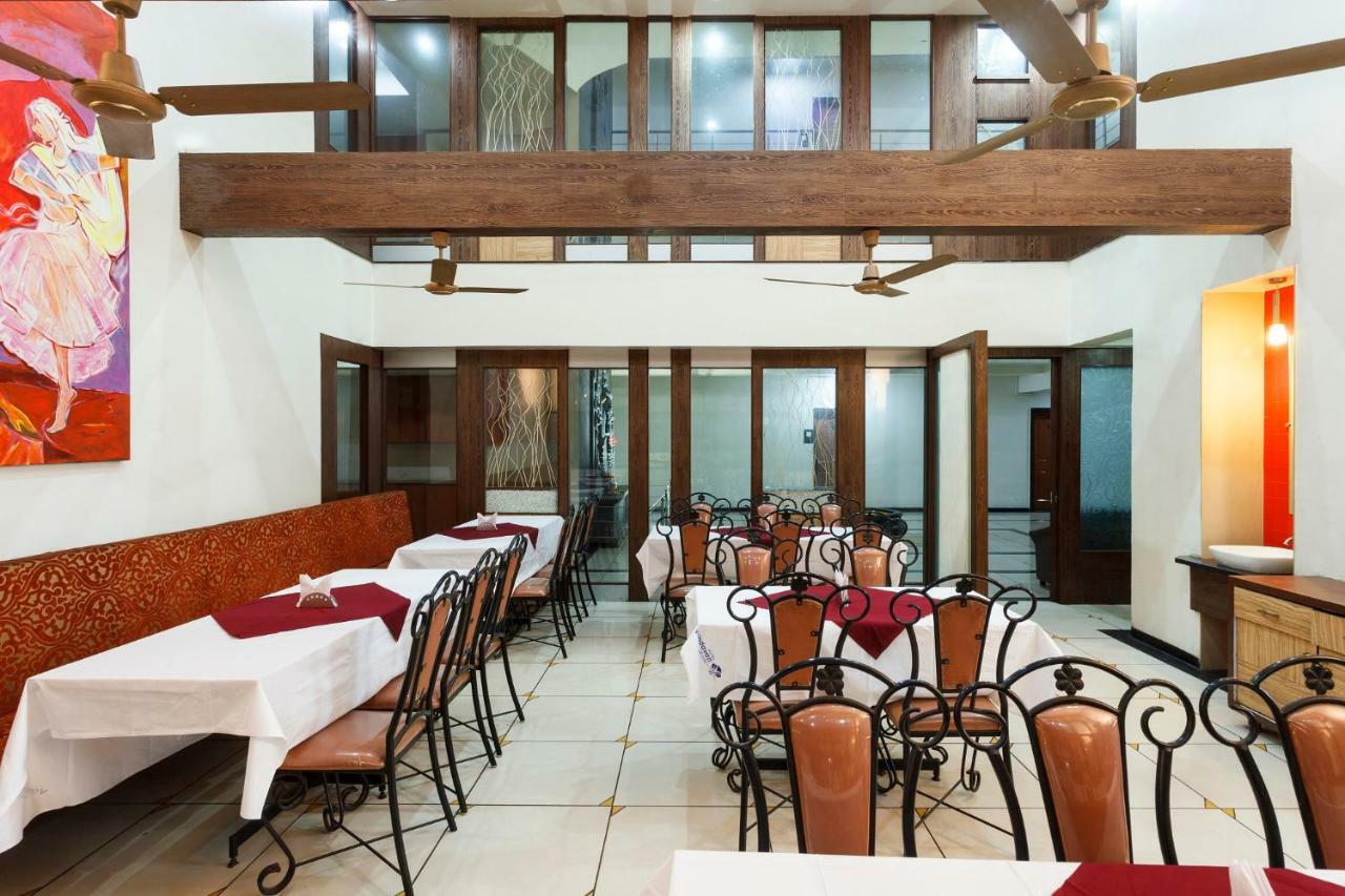 Hotel Vrindavan Deluxe Kolhapur Εξωτερικό φωτογραφία
